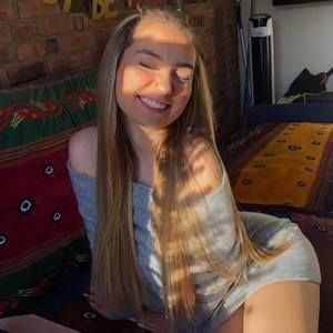 Meet your Posher, Lara